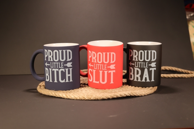 Proud littel Sub I Bitch I Slut I Brat I Matte farbene Kinky Kaffeetasse